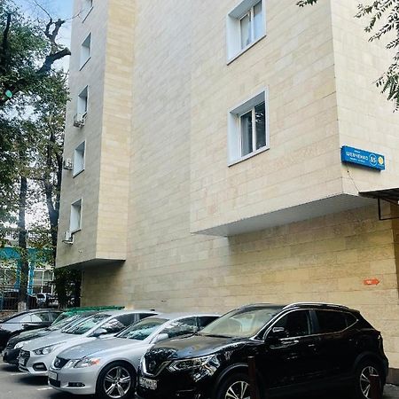 Уютная Квартира В Самом Сердце Алматы Almaty Ngoại thất bức ảnh