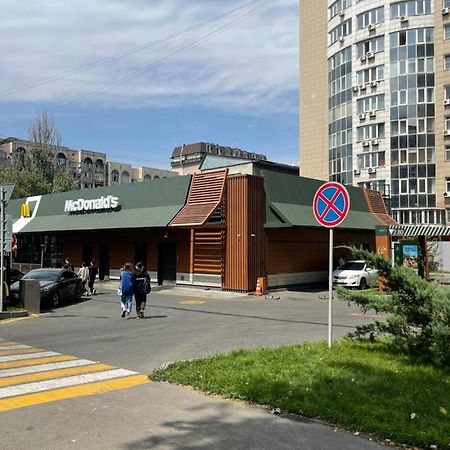 Уютная Квартира В Самом Сердце Алматы Almaty Ngoại thất bức ảnh