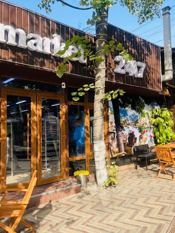 Уютная Квартира В Самом Сердце Алматы Almaty Ngoại thất bức ảnh
